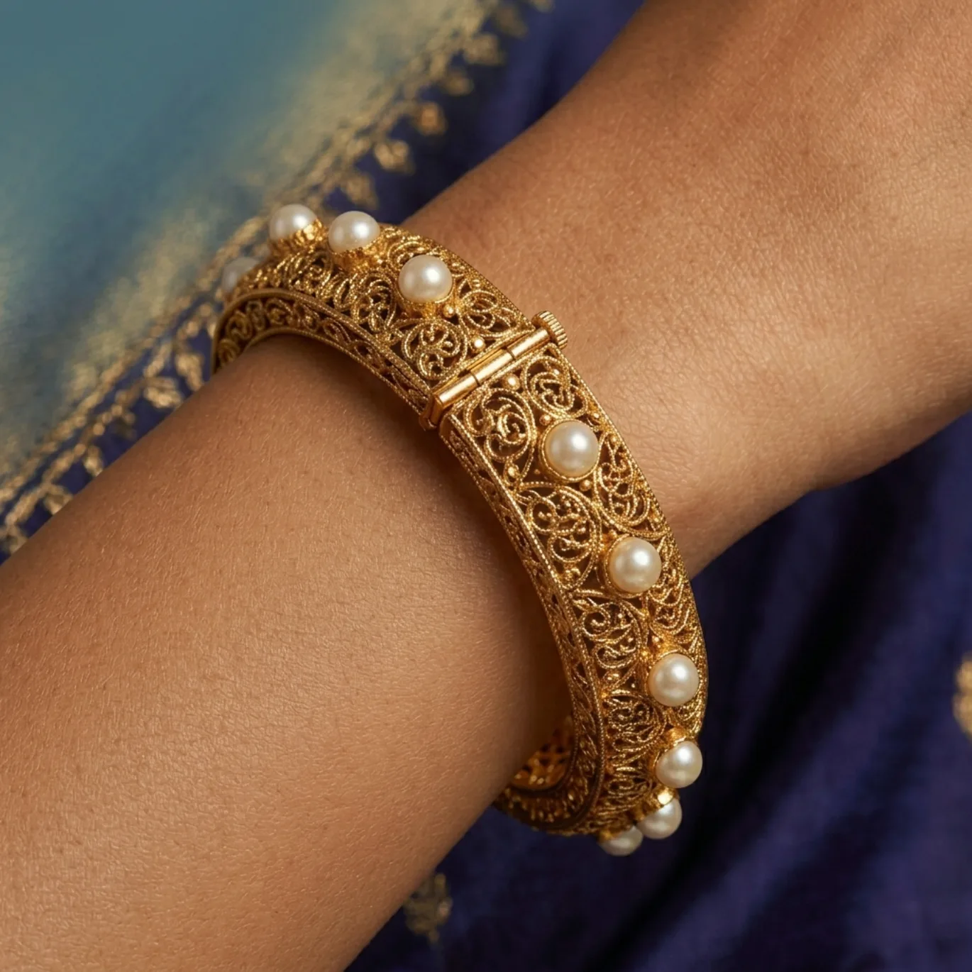 Heirloom Portrait — Bracelet