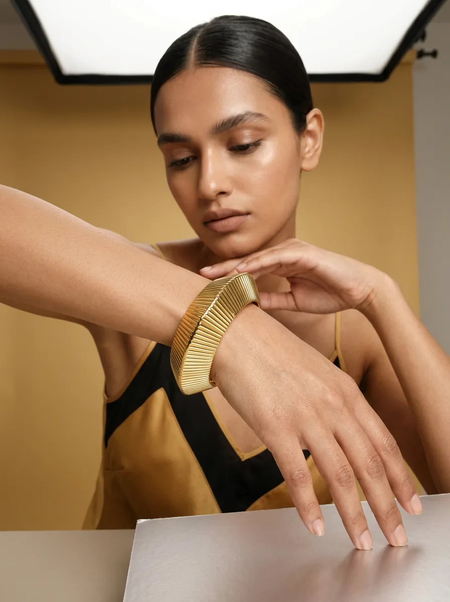 Intimate — Bangle